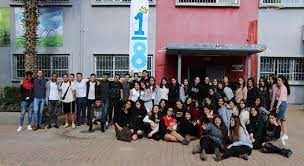 שמינית בניין תיכון.jpg